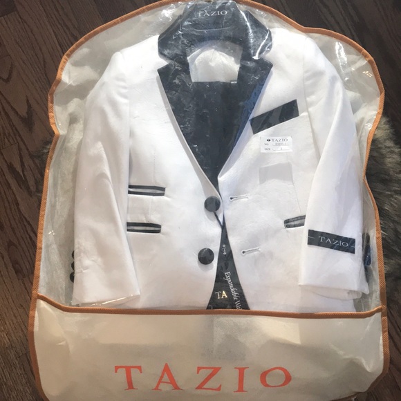 NWT Tazio 2 Piece Tuxedo with Satin Lapel. Size 2T - Picture 4 of 8